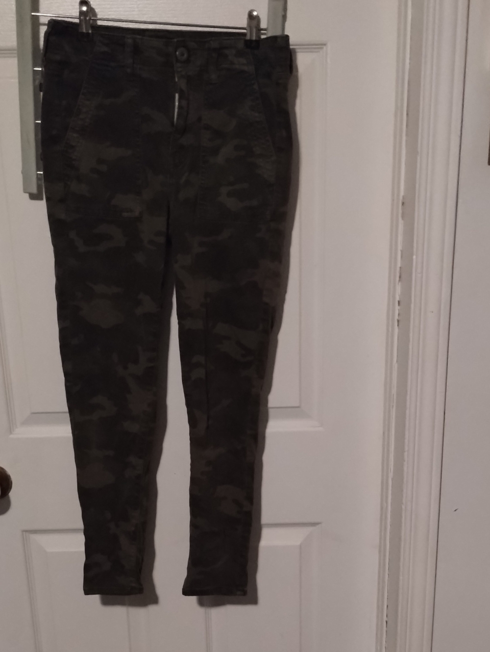 American Eagle Outfitters Women’s Camo Skinny Jeans - Olive/Black Size 5